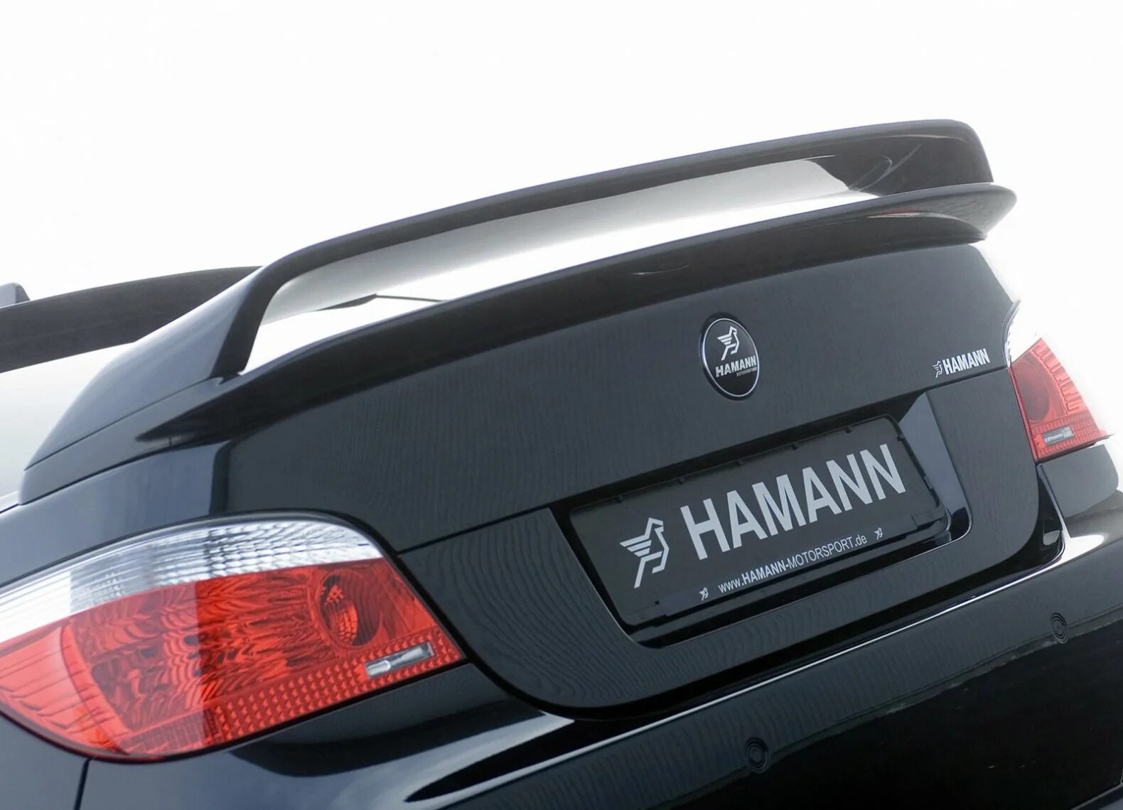 Хаманн е60. Спойлер Хаманн БМВ е60. BMW e60 Hamann. M5 e60 Hamann. BMW e60 спойлер.