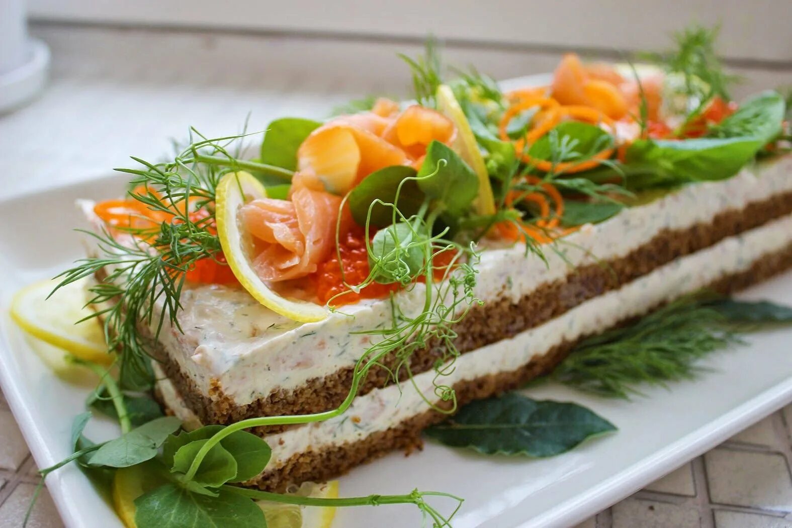 шведский закусочный торт smörgåstårta смёргасторте. торт закусочный рыбный. шведский закусочный торт smörgåstårta смёргасторте. закусочный торт наполеон несладкий. шведский бутербродный торт smorgastarta.