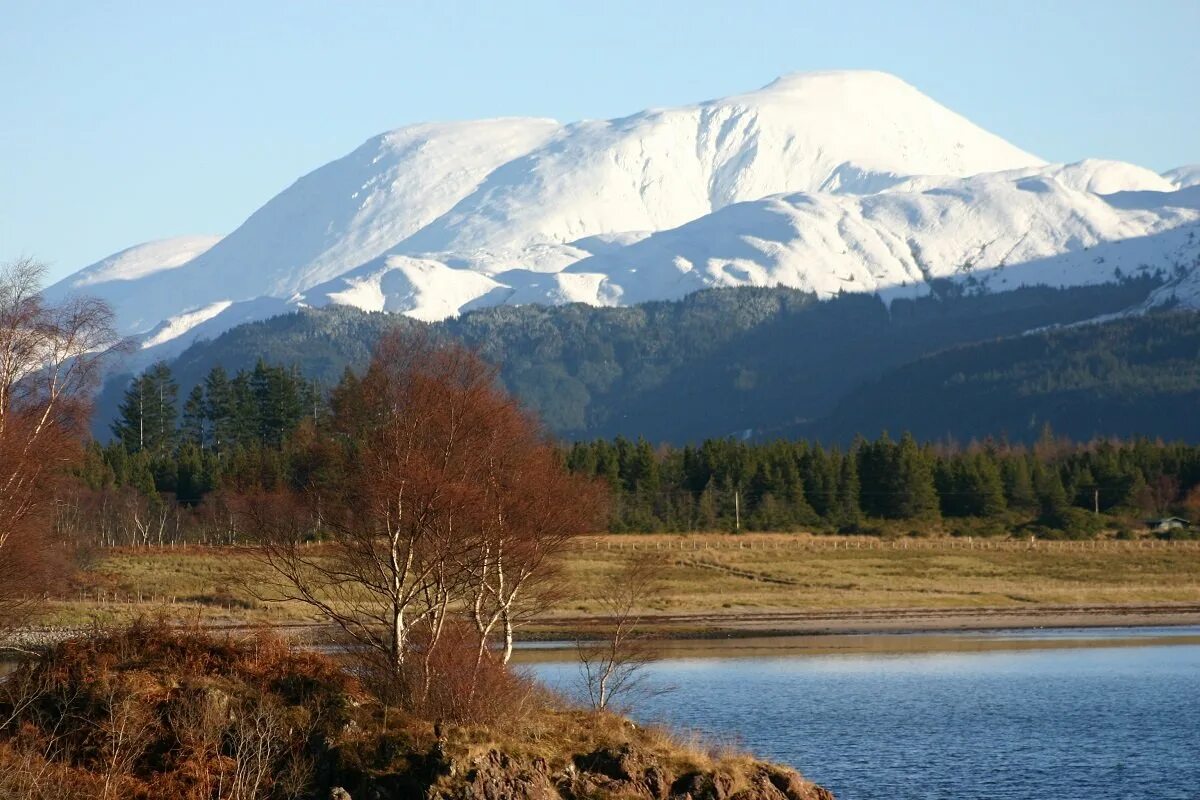 Ben nevis в шотландии. Самая высокая гора великобритании бен невис. Самая высокая точка великобритании. Бен-невис шотландия. Гора бен невис.