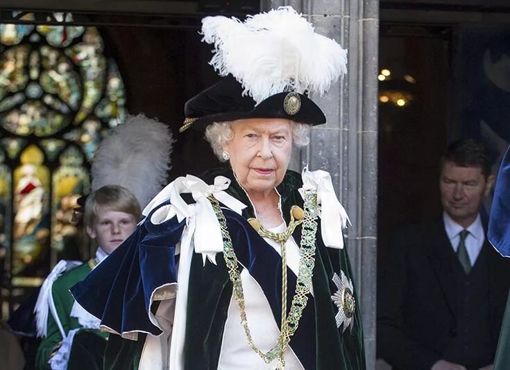 Derby at epsom елизавета 2. Класс королевы 7. Корона елизаветы 2. Диадемы королевы елизаветы. Royal jubilee.