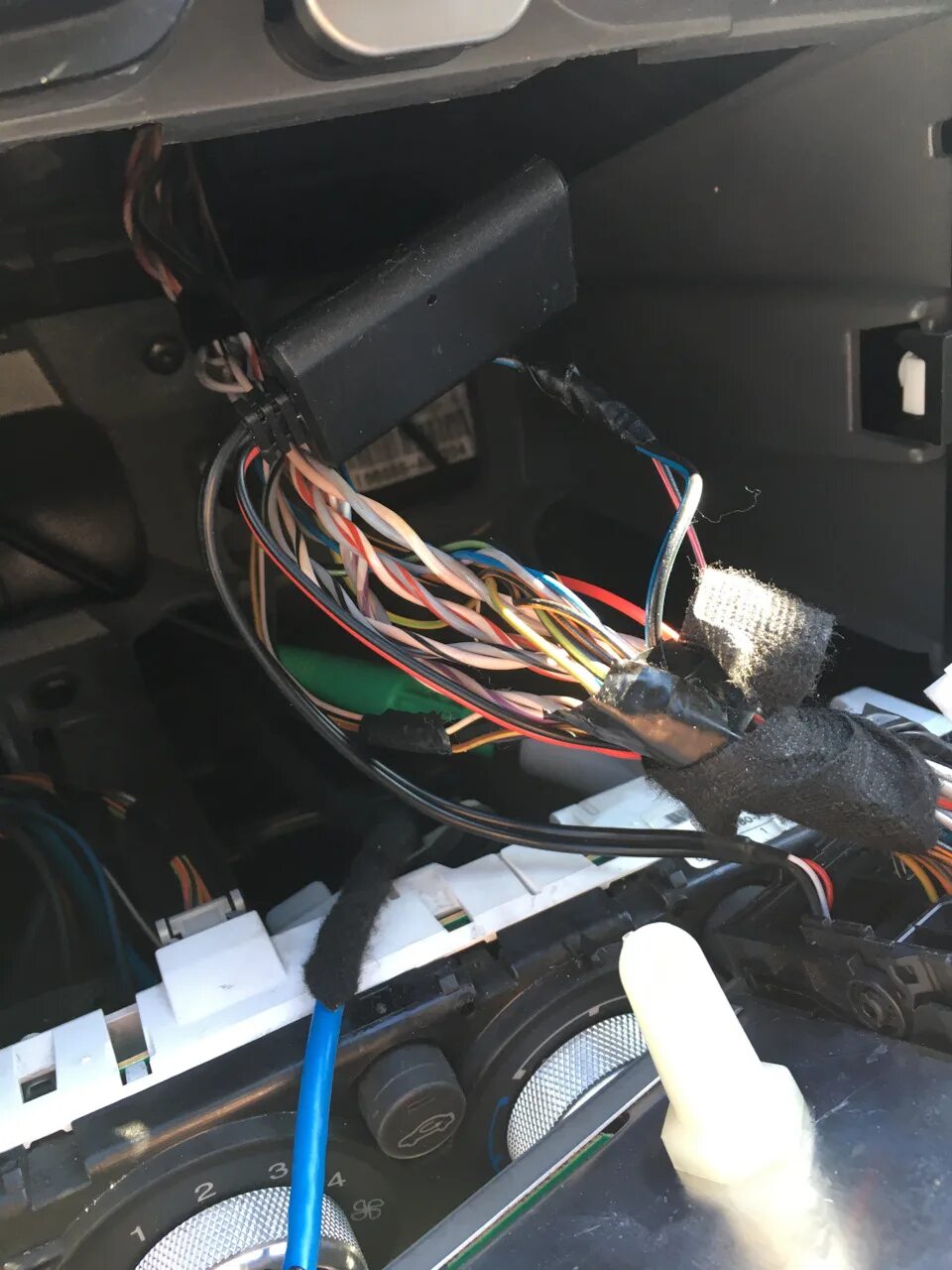 Как подключить блютуз форд фокус 2. Блютуз форд 6000 cd. bluetooth на форд фокус 2 6000cd. ford cd 6000 установка блютуз. 6000 cd подсоединить 12 v.