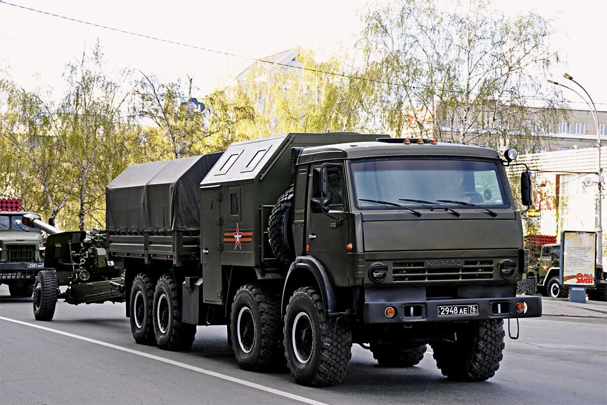 Купить новый КамАЗ 5350 в Набережных Челнах: оранжевый бортовой грузовик 2017 го