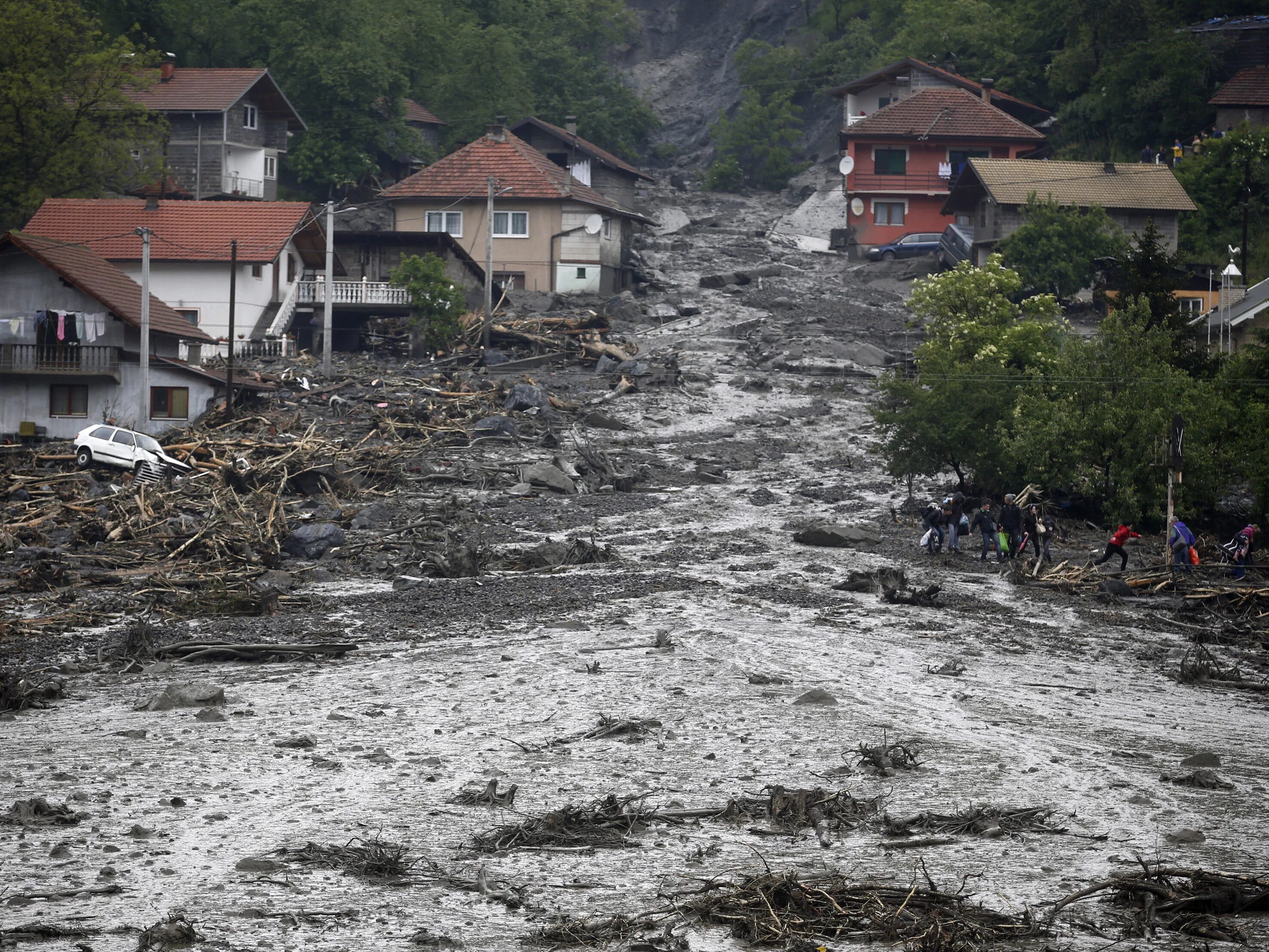 Вода разрушительная сила. Сель селевой поток. Селевые потоки в горах. Грязекаменный сель. Сель паводок Россия.