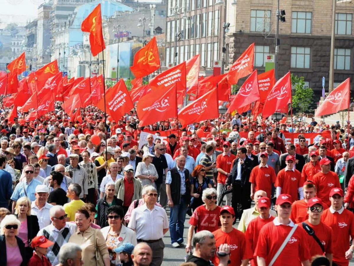 1 мая трудящиеся. Первомай парад СССР. Демонстрация 1 мая. Парад 1 мая. Мир труд май демонстрация.