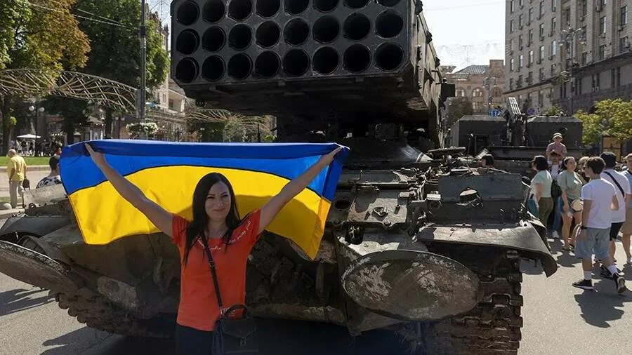 Видео с украины 25.08 2025. Украинские войска. украинский флаг. день независимости украины.