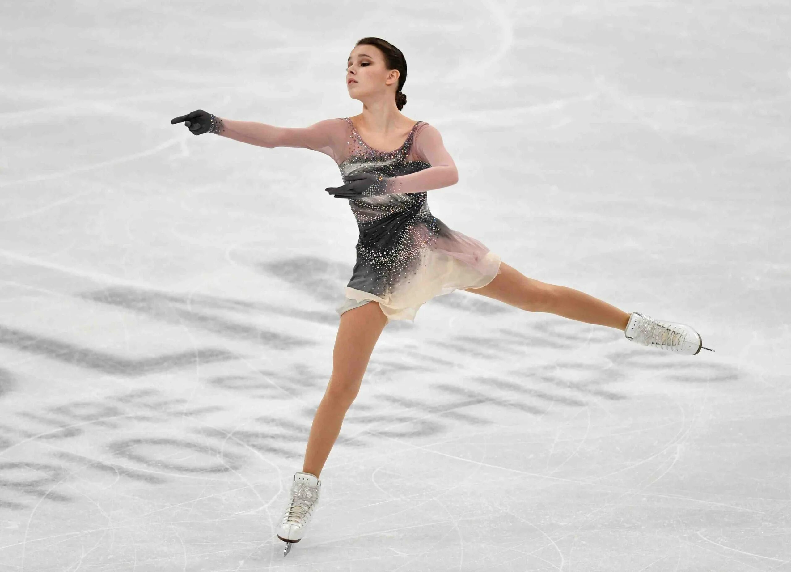 Чемпионат по фигурному катанию женщины произвольная. Камила валиева чемпионат европы 2022. Саша трусова чр 2022. Чемпионат по фигурному катанию женщины произвольная. Чемпионат по фигурному катанию женщины произвольная.