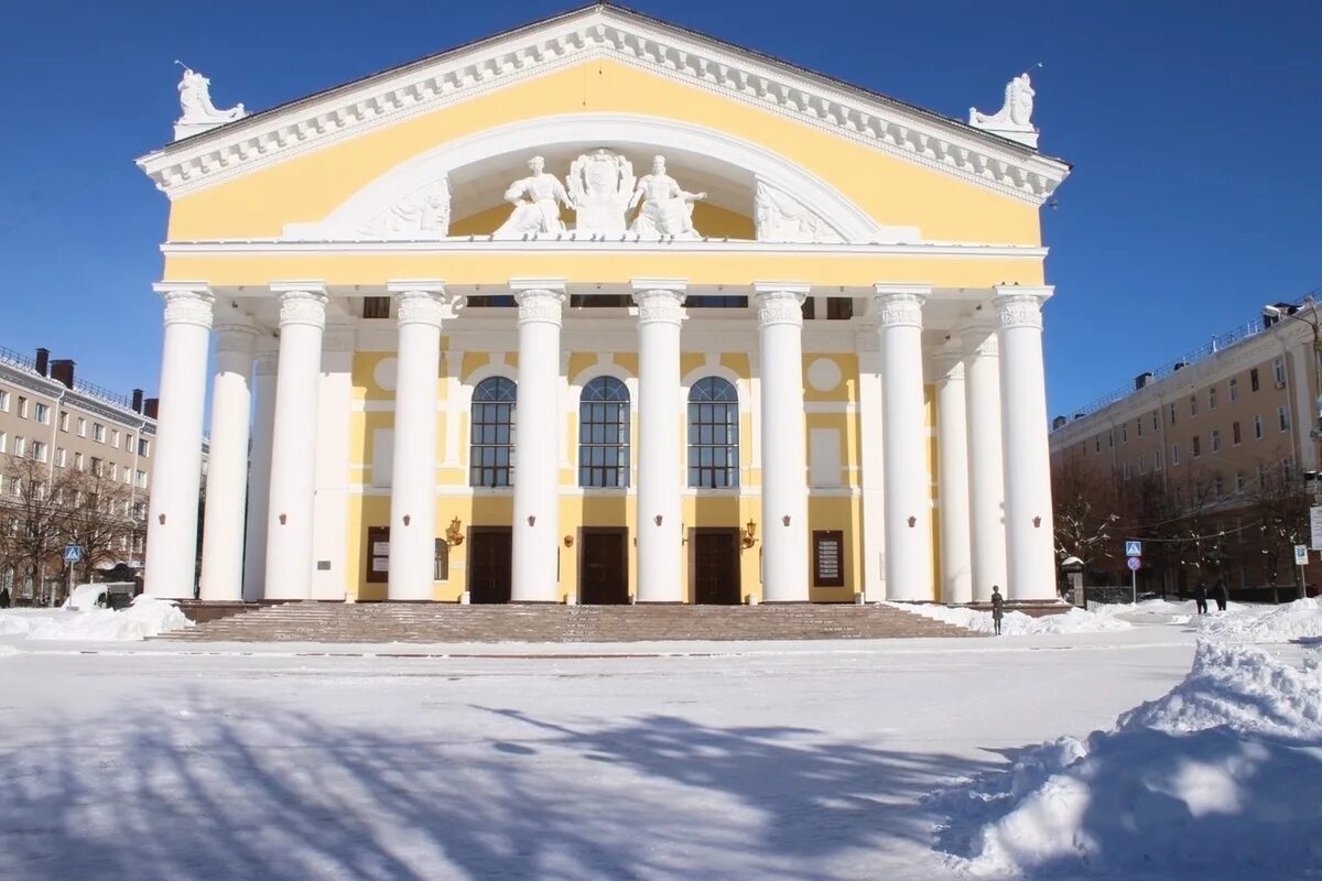 сайт калужского театра. театр. театр калуга театральная площадь. калуга калужский драматический театр. калужский областной драматический театр.