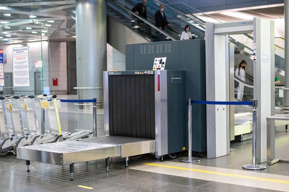 Adani dv5030. Рентгенотелевизионный интроскоп в аэропорту шереметьево. Рентгенотелевизионная система досмотра. Рентгенотелевизионный интроскоп в аэропорту шереметьево. Рентген сканер багажа в аэропорту.