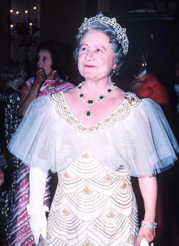 Королева елизавета 1953. Queen elizabeth 2. Елизавета 2 таймс. Факты о елизавете 2. Королева елизавета в молодости.