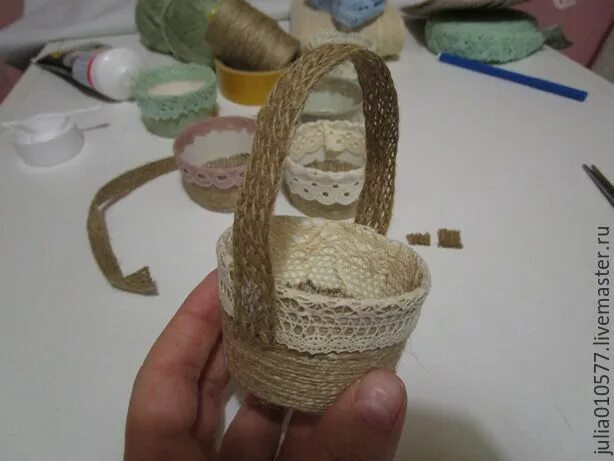 Пасхальная корзинка из джута. Пасхальная корзинка. Пасхальная корзина из джута. Пасхальнаякарзинка из джута. Корзинки из джута.