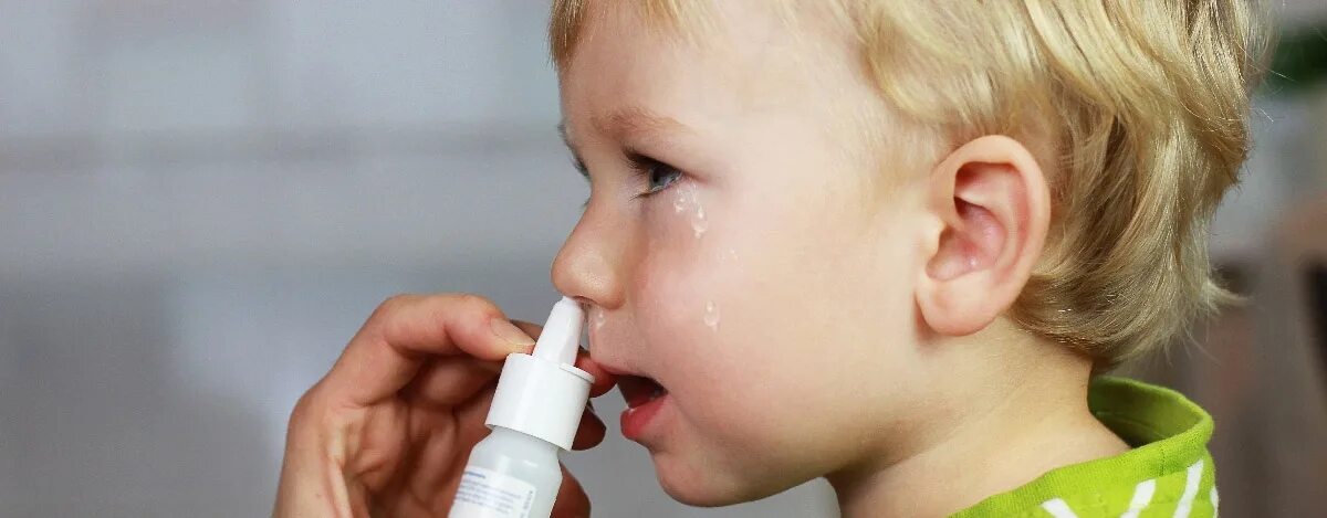 Чихание ребенка. Насморк гайморит у ребенка. Как чистить носик новорожденному ребенку до месяца. Убрать заложенность носа у ребенка. Заложенность носа ребенок 4 года.