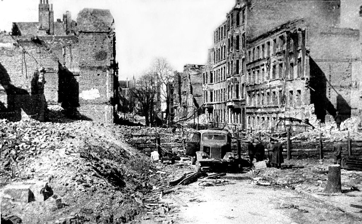 Кенигсберг взят год. Кенигсберг бои апрель 1945. Крепость Кенигсберг 1945. Взятие крепости Кенигсберг 9 апреля 1945.