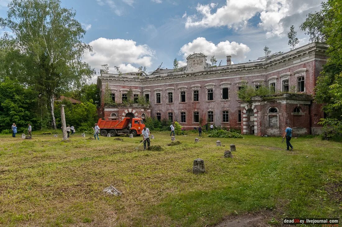 Усадьба графа орлова семеновское-отрада. Заброшенная усадьба семеновское-отрада. Усадьба семеновское отрада графов орловых. Заброшенная усадьба семеновское-отрада. Село семеновское усадьба графа орлова.