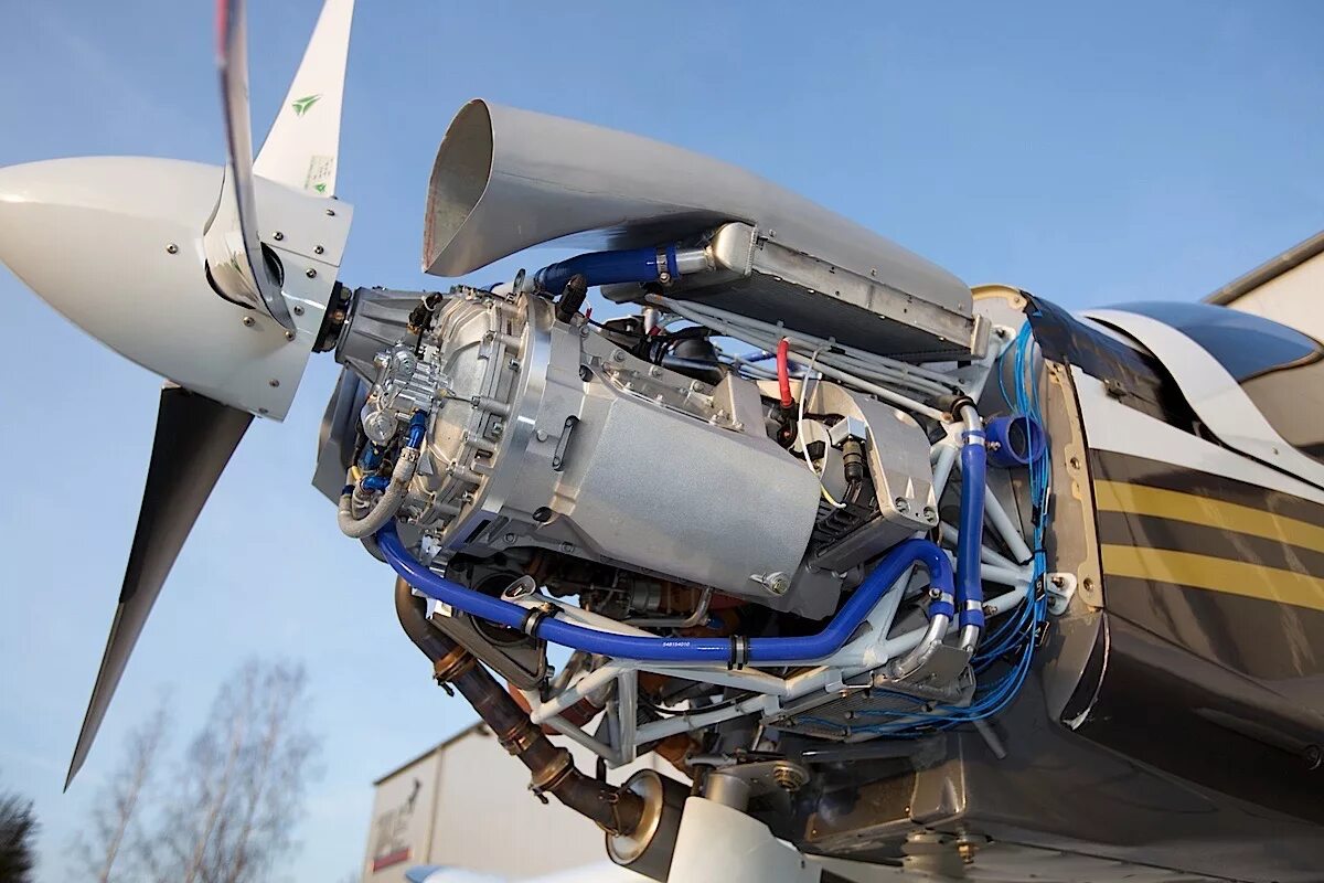 Continental Diesel aircraft engine. Двигатель Centurion 2.0. Авиадвигатель Centurion. Авиационные поршневые двигатели Суперджет. Установка электромотора