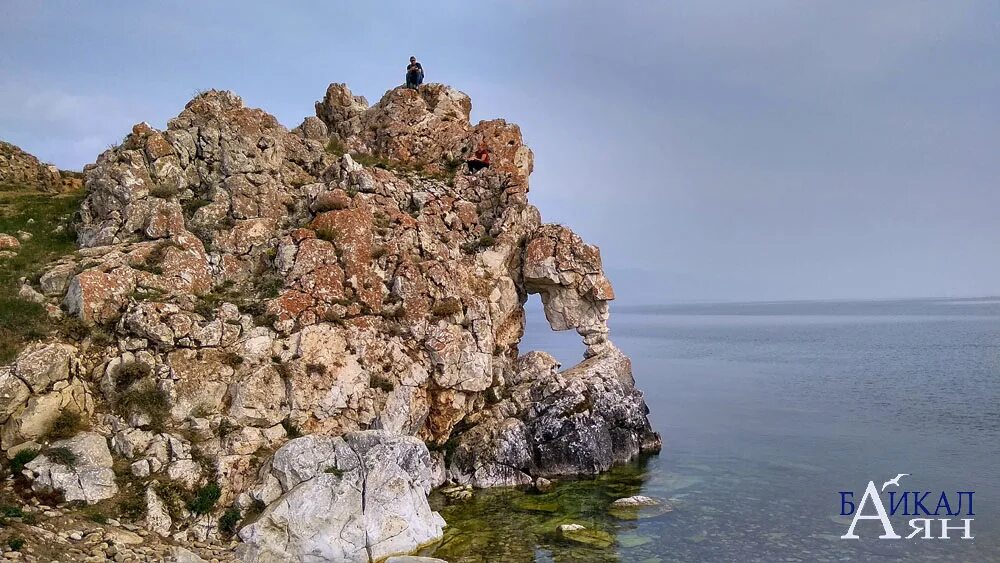 Как называется 1 из мысов на байкале. Мыс цаган-хушун на малом море. байкал мыс цаган хушун. мыс саган хушун зимой. мыс уюга на байкале.