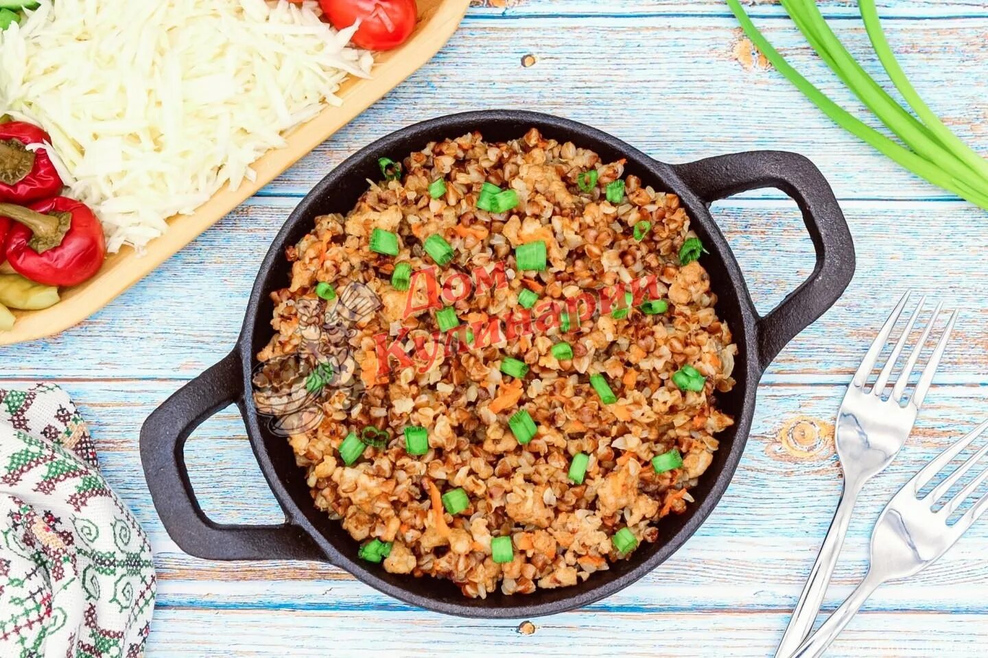Как вкусно приготовить гречку на сковороде. Гречка по флотски. гречка по-купечески с фаршем. гречка по-купечески с фаршем на сковороде. гречка с фаршем.
