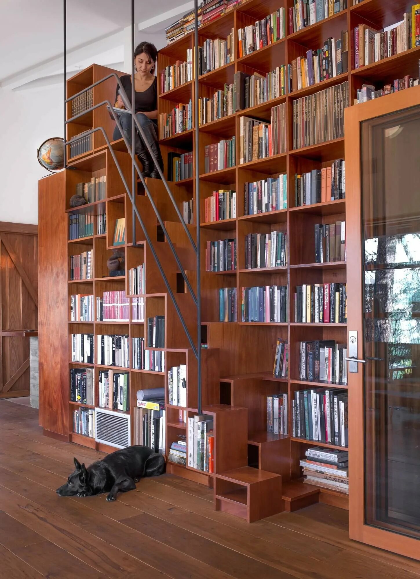 Прокат книг. Стеллаж книжный. Лестница для библиотеки. Комната с книжными полками. Стеллаж библиотечный.