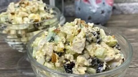 Салат с копченой курицей чернослив огурец