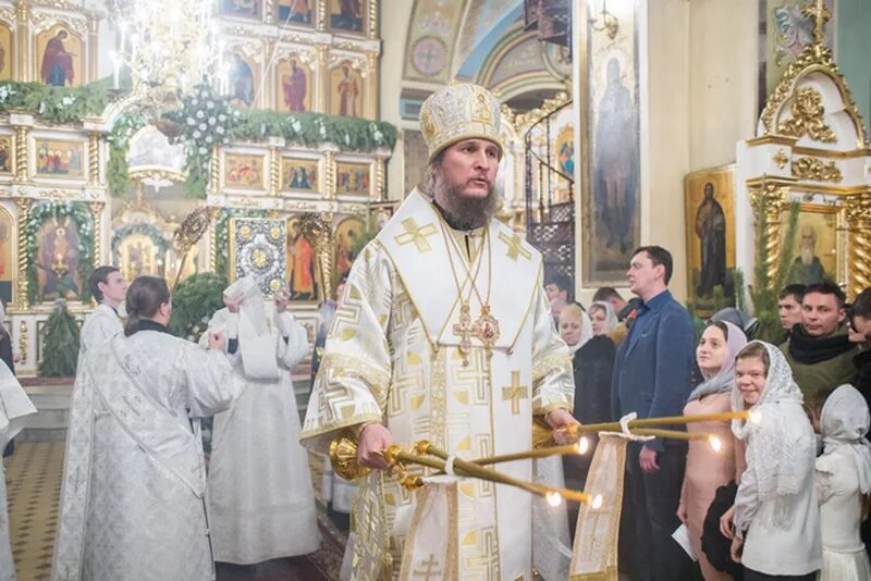 Митрополит игнатий саратовский и вольский в троицком соборе. Свято-троицкий кафедральный собор, энгельс. Энгельс службы в церкви. Храм в честь покрова божией матери энгельс. Крестный ход в энгельсе 2022 на покров.