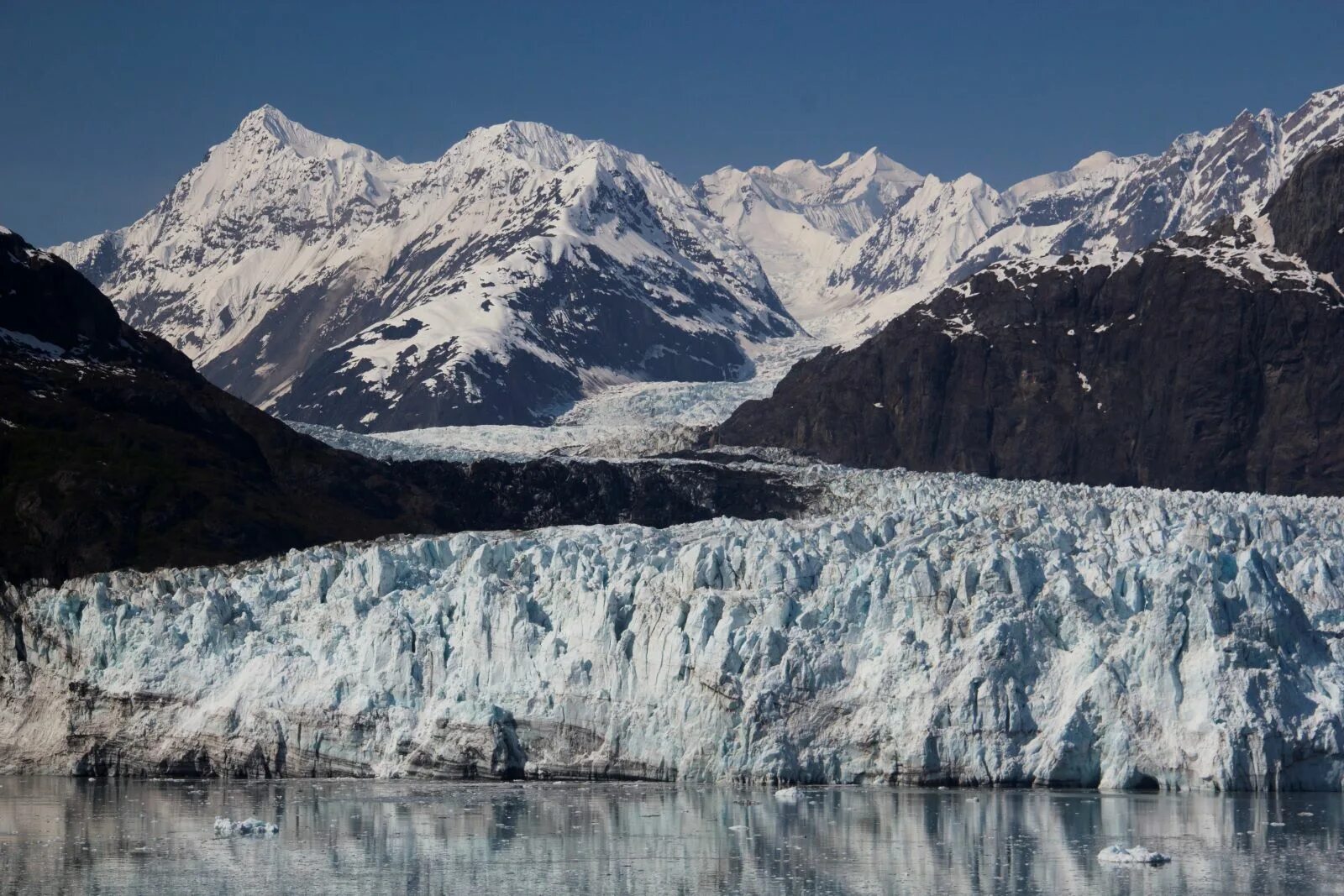 Самый большой горный ледник в мире. Морена ледника. Горные ледники. Ледники Аляски. Ледники Дагестана.