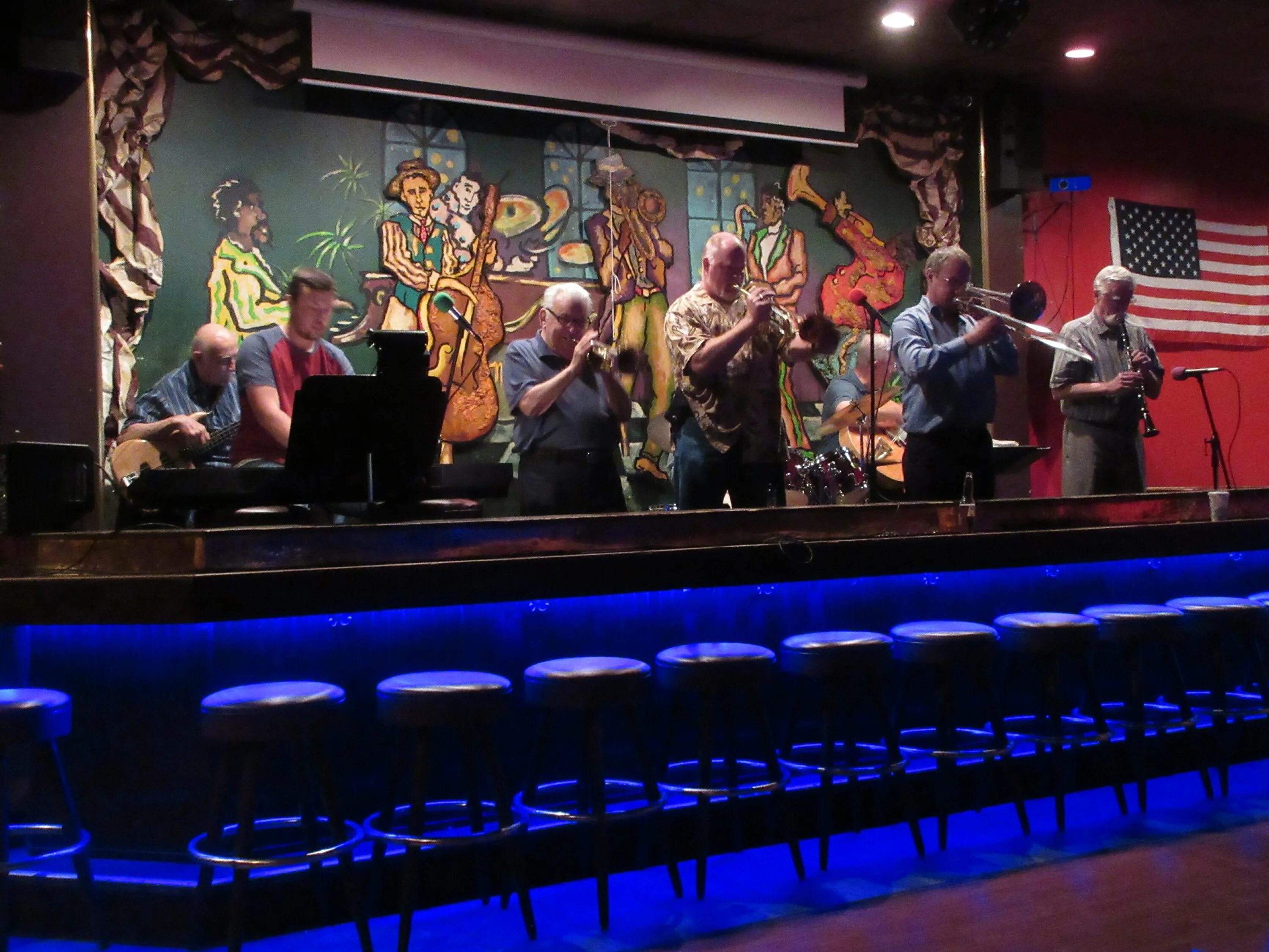 Malkhas jazz club ереван. Mezzo ереван club. Улиханян клуб ереван джаз. Джаз в ереване. Malkhas jazz club.