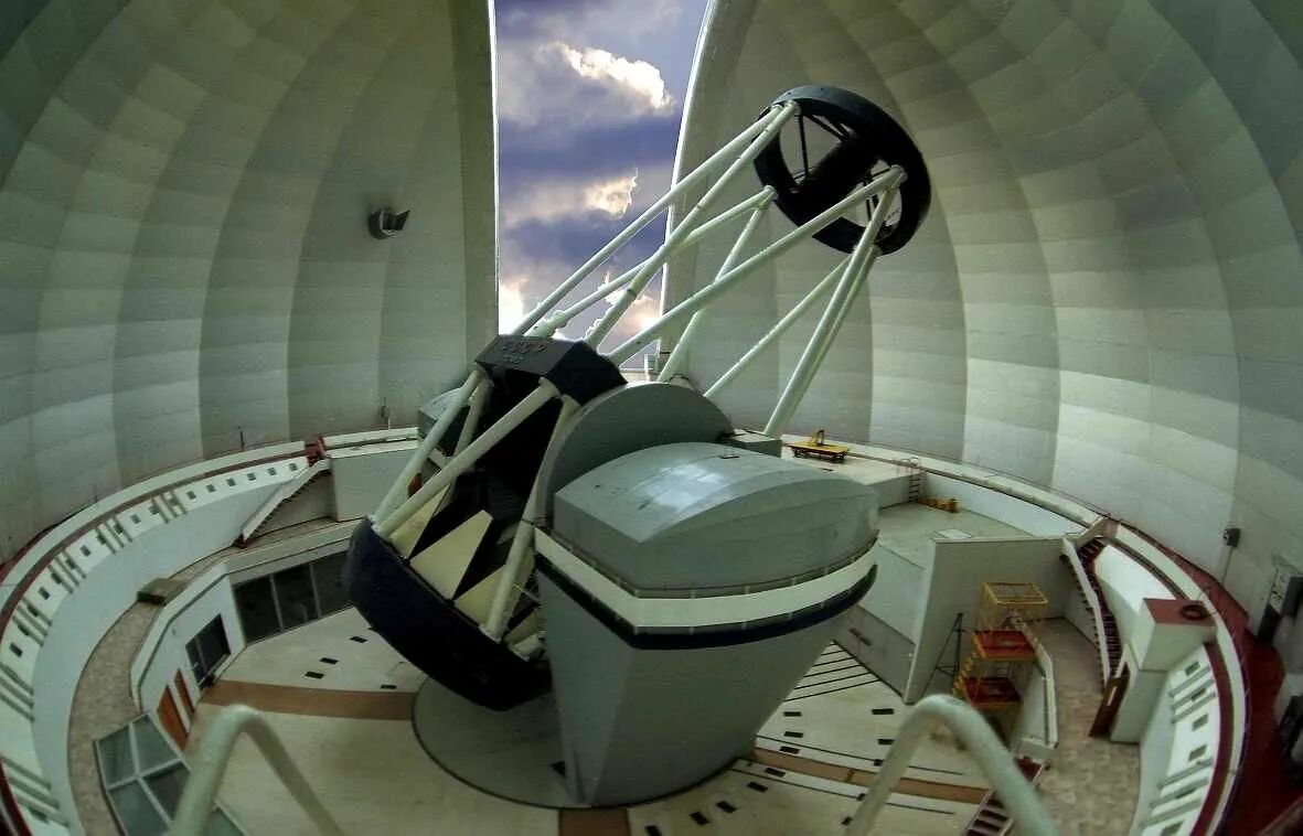 Самый большой телескоп в мире находится. БТА 6 телескоп. Большой телескоп азимутальный БТА. Телескоп БТА Архыз. БТА телескоп 1976.