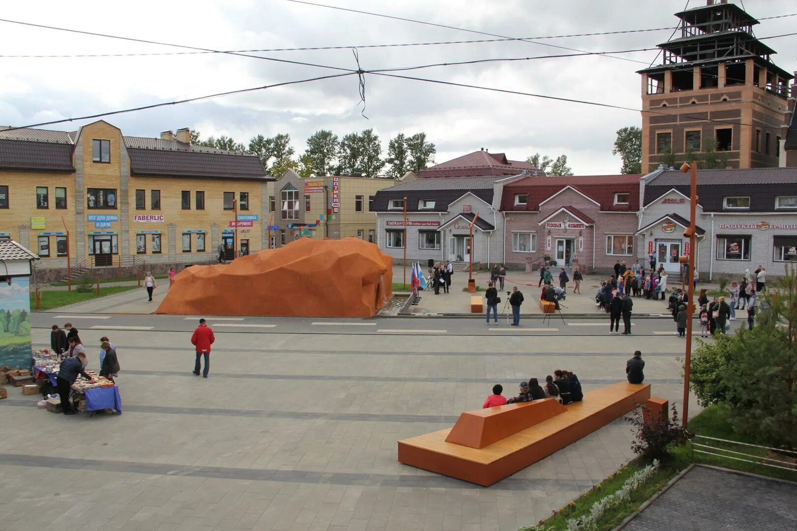 Пл поселок. Поселок сиверский гатчинский район. центр посёлка сиверский гатчинский район. фонтан сиверский. торговая площадь в сиверской.