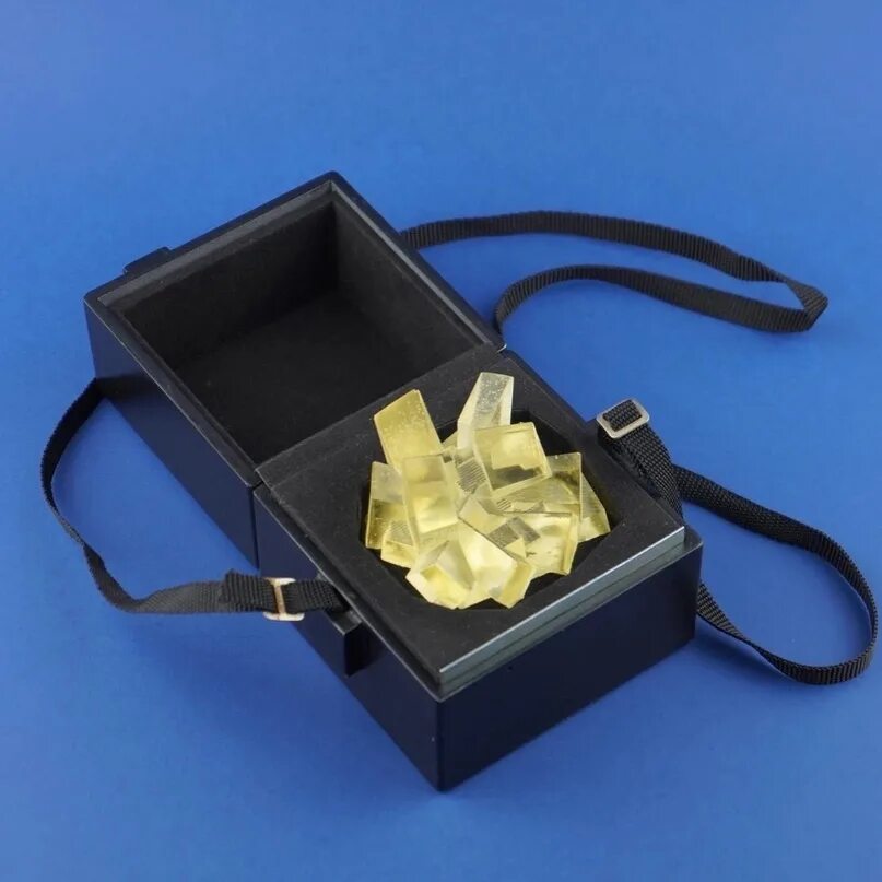 Миелофон алиса гостья из будущего. Алисин миелофон. Алиса мелофон гостья. Мелофон что это. Алиса селезнева миелофон.