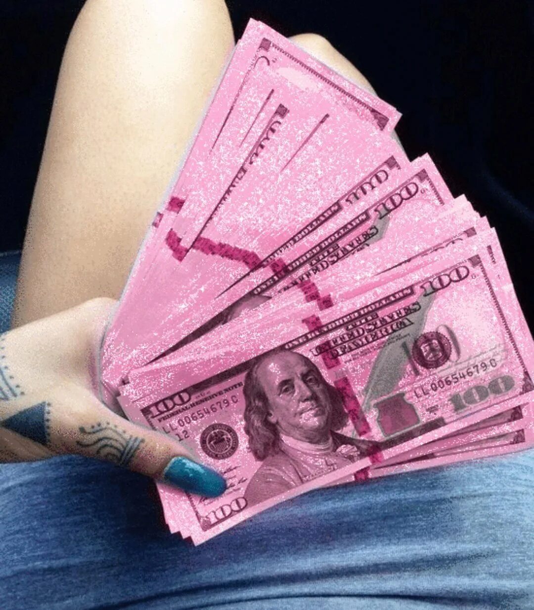 Девушка с деньгами. Розовые деньги. Доллары в руках. Пачка денег в женских руках. Thick things