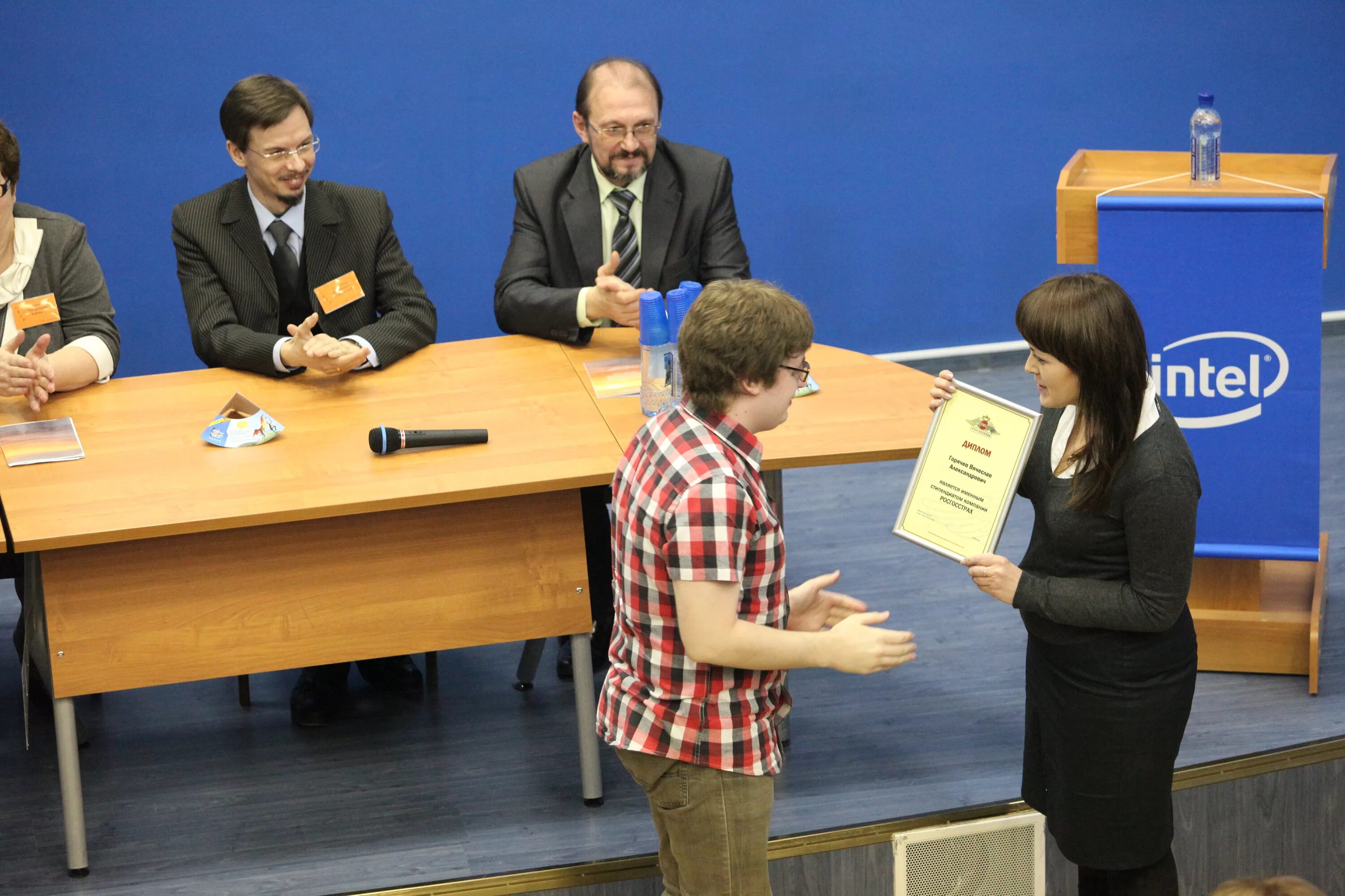Зал правительства архангельской области. Студенты сафу стипендия. Стипендия сафу. Стипендия сафу архангельск. Студенты сафу стипендия.