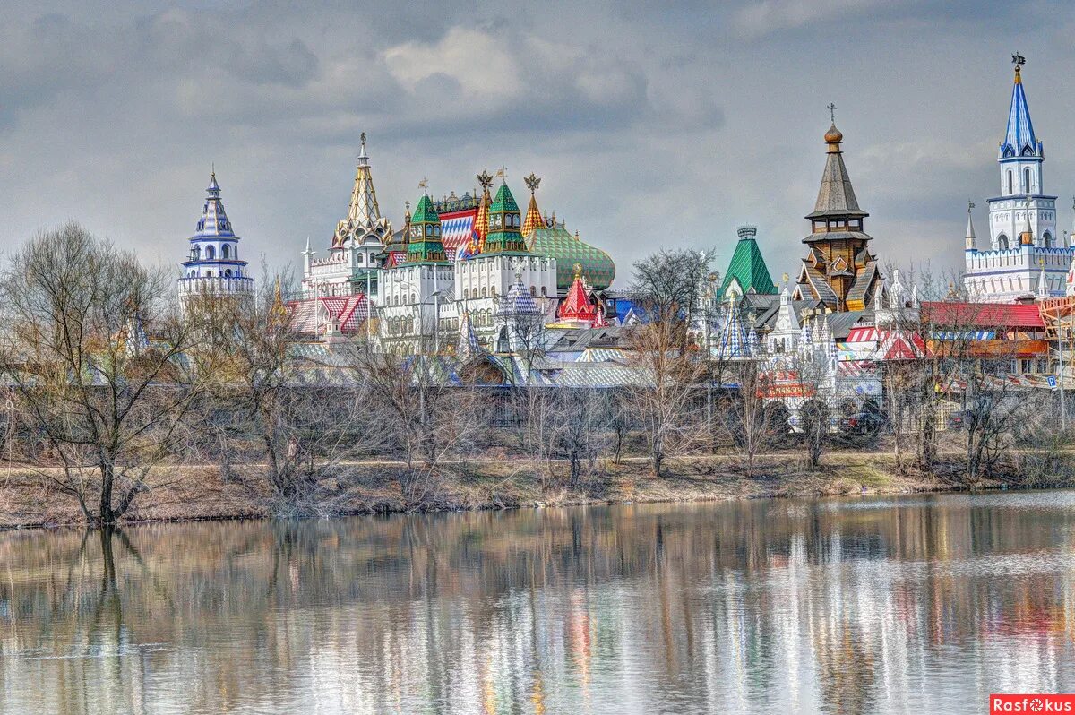 измайловский парк (москва, россия). вернисаж в измайлово. измайловский парк дворец. измайлово. измайловский кремль корабль.