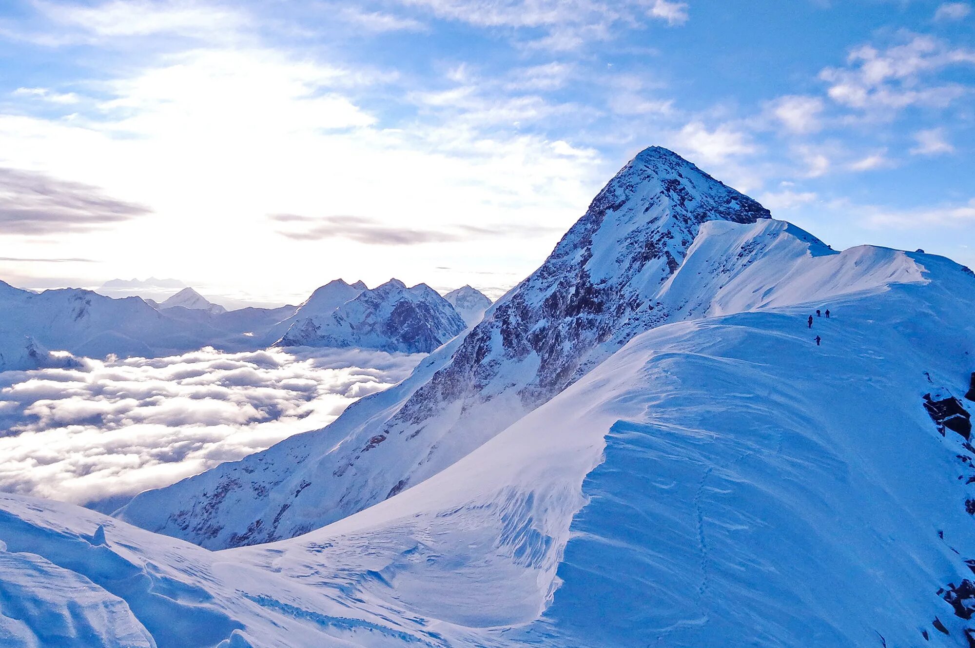 Приполярный урал гора народная. Байкал слюдянка пик черского. Гора народная, манарага республики коми. Верхоянский хребет гора победа. Пик победы тянь-шань.