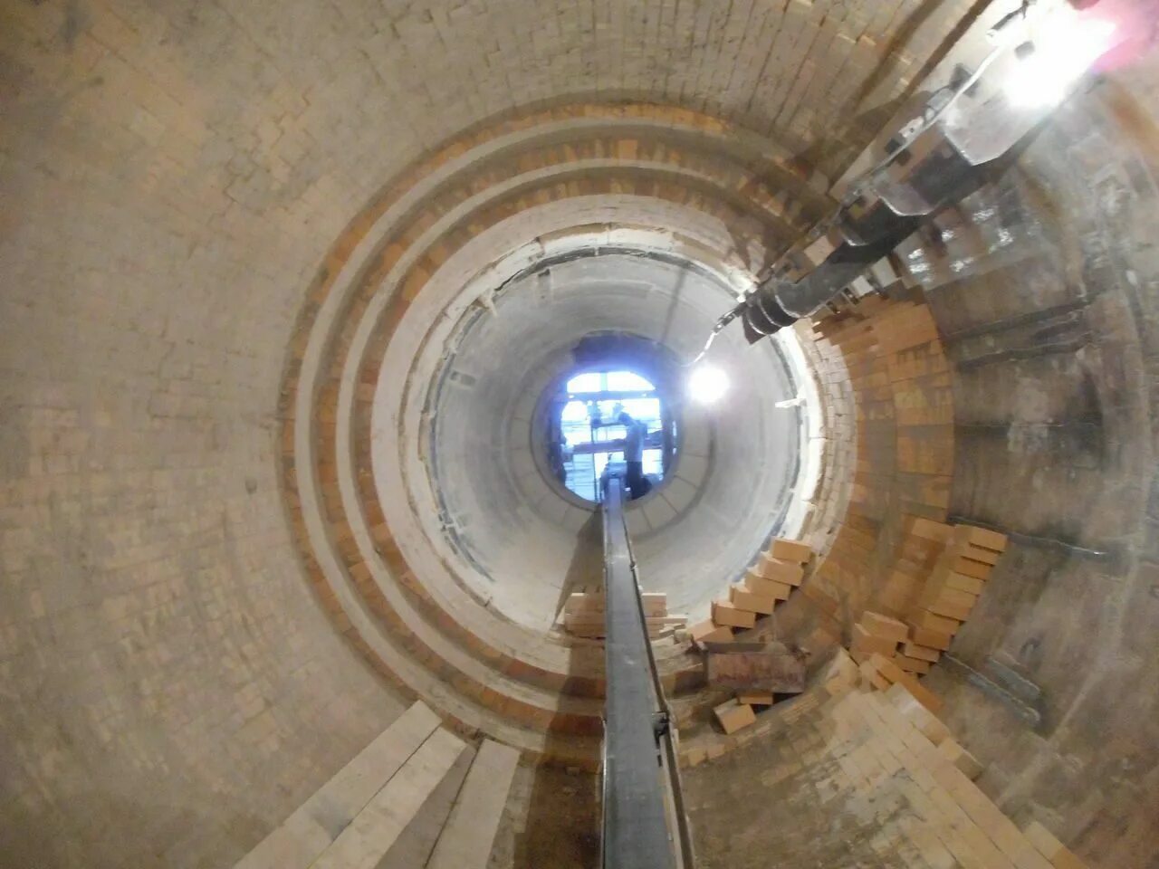 Печь футеровка. Кирпичная футеровка. Убо-820 футеровка. Футеровка огнеупорным кирпичом. Футеровка цемзавод.