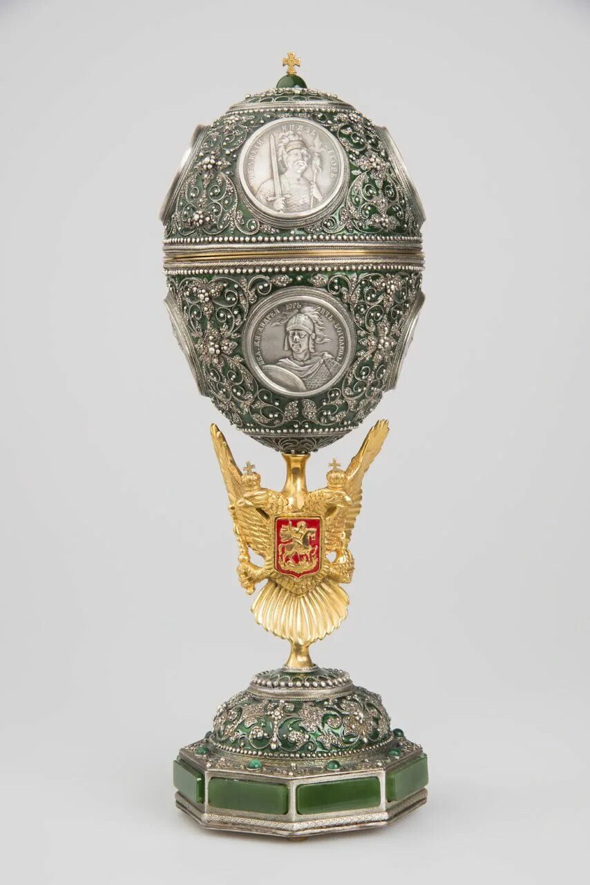 подсвечник копия фаберже. шкатулка яйцо фаберже музыкальная. фаберже подарки. карты сувенирные фаберже. королевское яйцо.