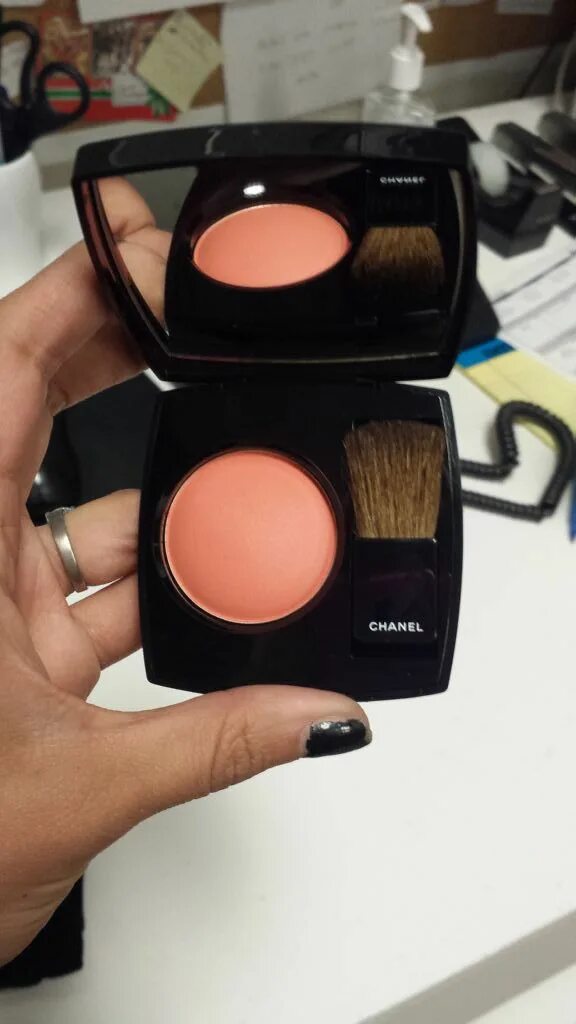 Румяна chanel 170 rose glacier. Chanel joues. Румяна шанель. Chanel 82 reflex румяна. Румяна шанель 380.