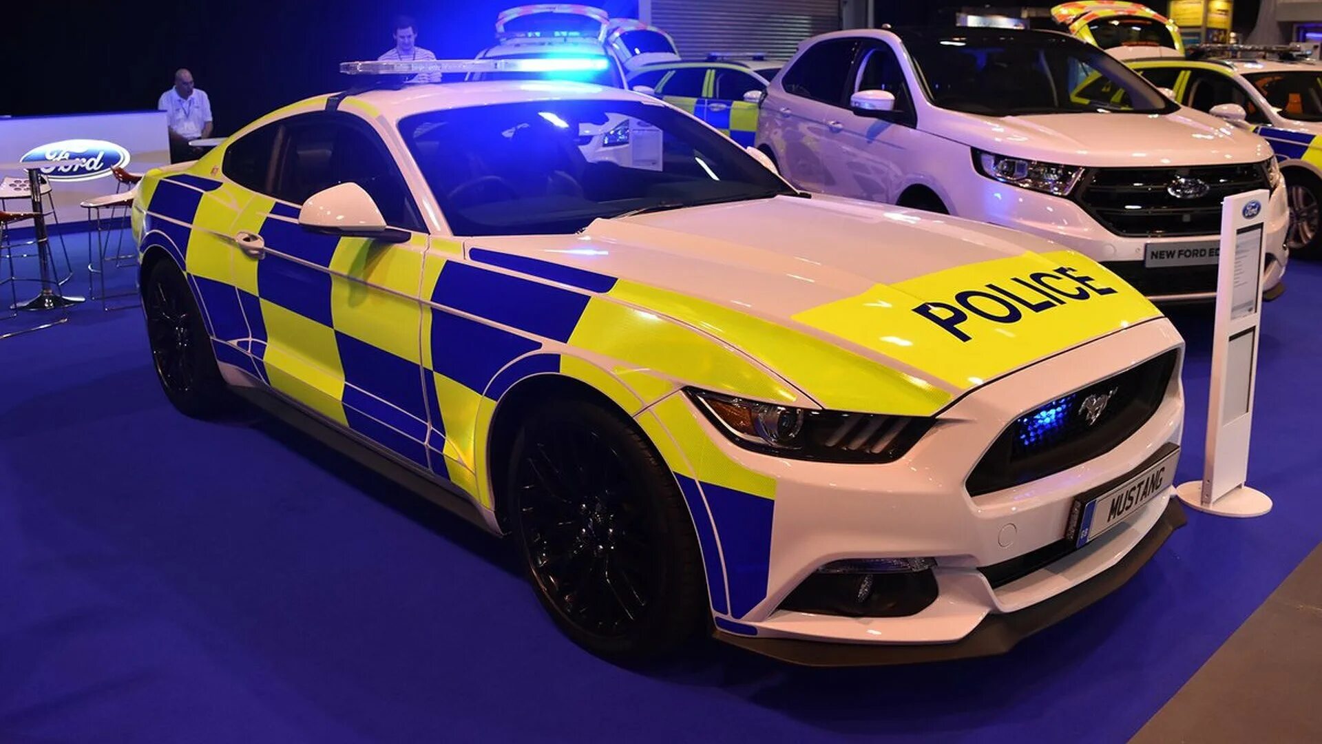 Полицейская машина догоняет машину. Ford Mustang 2016 Police. Ford Mustang gt 2014 Police. Mustang 2000 Police. Ford Mustang 2020 Police.