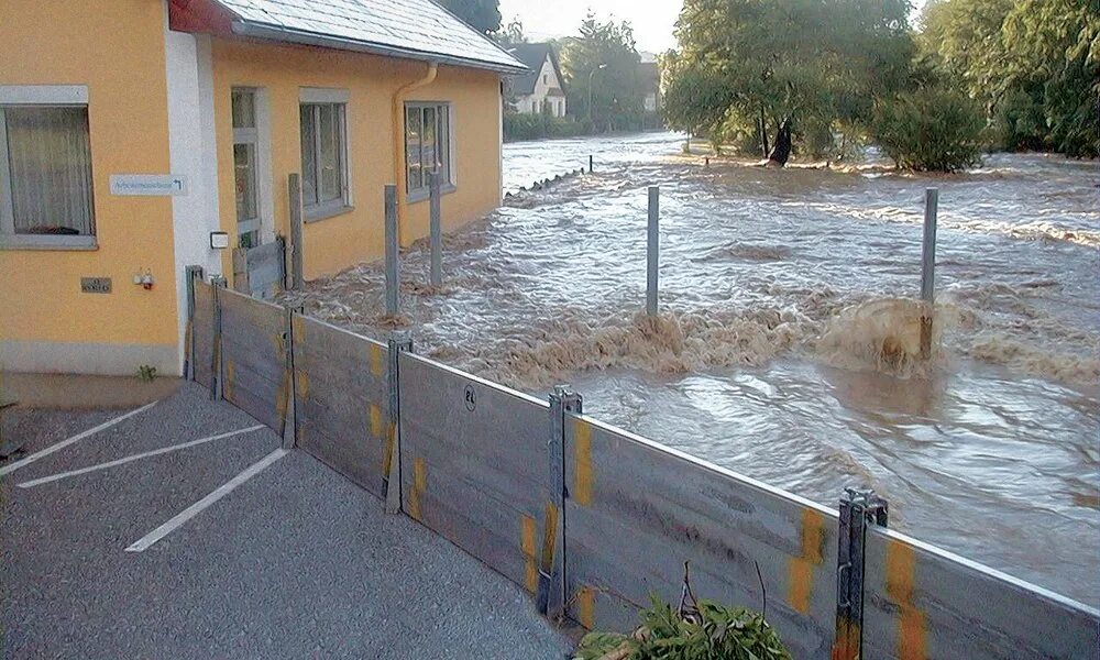 Вода стоит во дворе