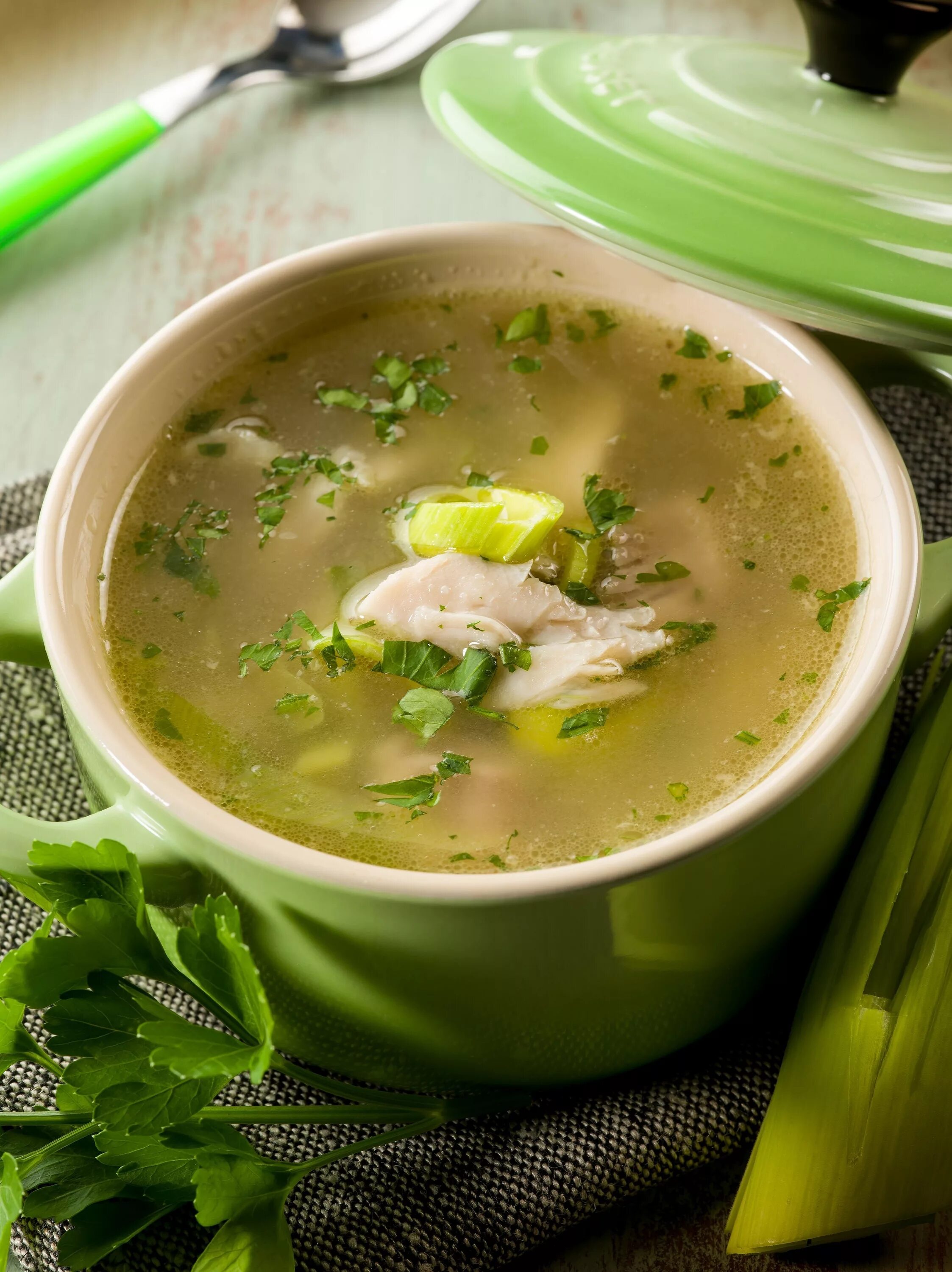 Что такое бульон. Куриное консоме. бульон консоме. бульон консоме куриный. консоме кольбер.