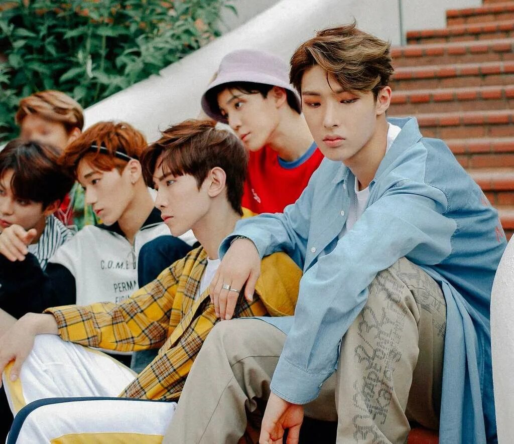 Ateez crescent part 2. Эйтиз 2025. ateez. ateez джунен. участники группы ateez хонджун.