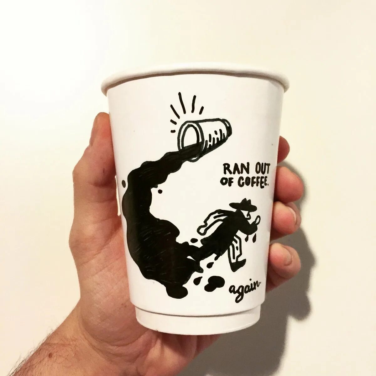 Прикольные надписи на стаканах. Надписи на стаканчиках для кофе. Надписи на стаканах для кофе. Прикольные надписи на стаканах. Надписи на стаканах для кофе прикольные.