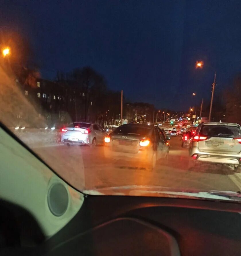 В лобовом столкновении на Брестской в Ульяновске серьёзно пострадали мужчина и д