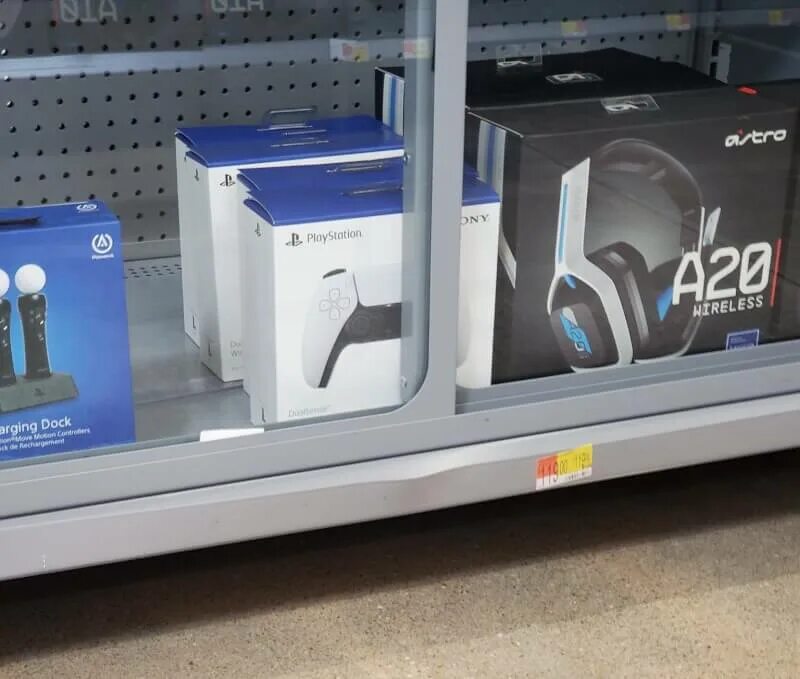 Ps5 второй ревизии. Ps5 box. зарядная станция ps5 dualsense. dualsense ps5 упаковка с алибаба. вторая ревизия dualsense.