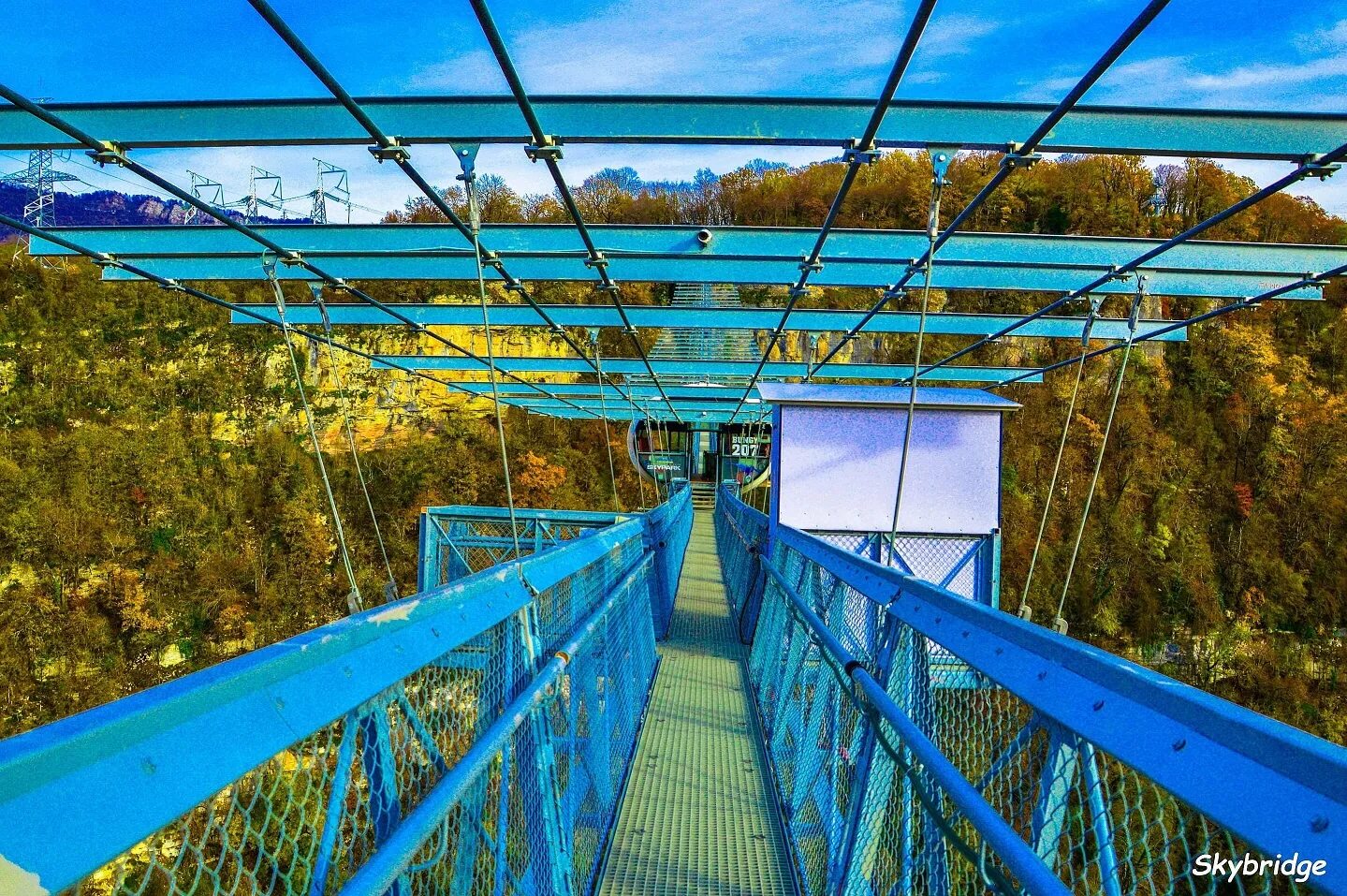 Skybridge джемете. Анапа мост Скайпарк. Парк приключений «Скайпарк» подвесной мост. Скайбридж Адлер. Скайпарк Эй Джей Хаккетт Сочи.