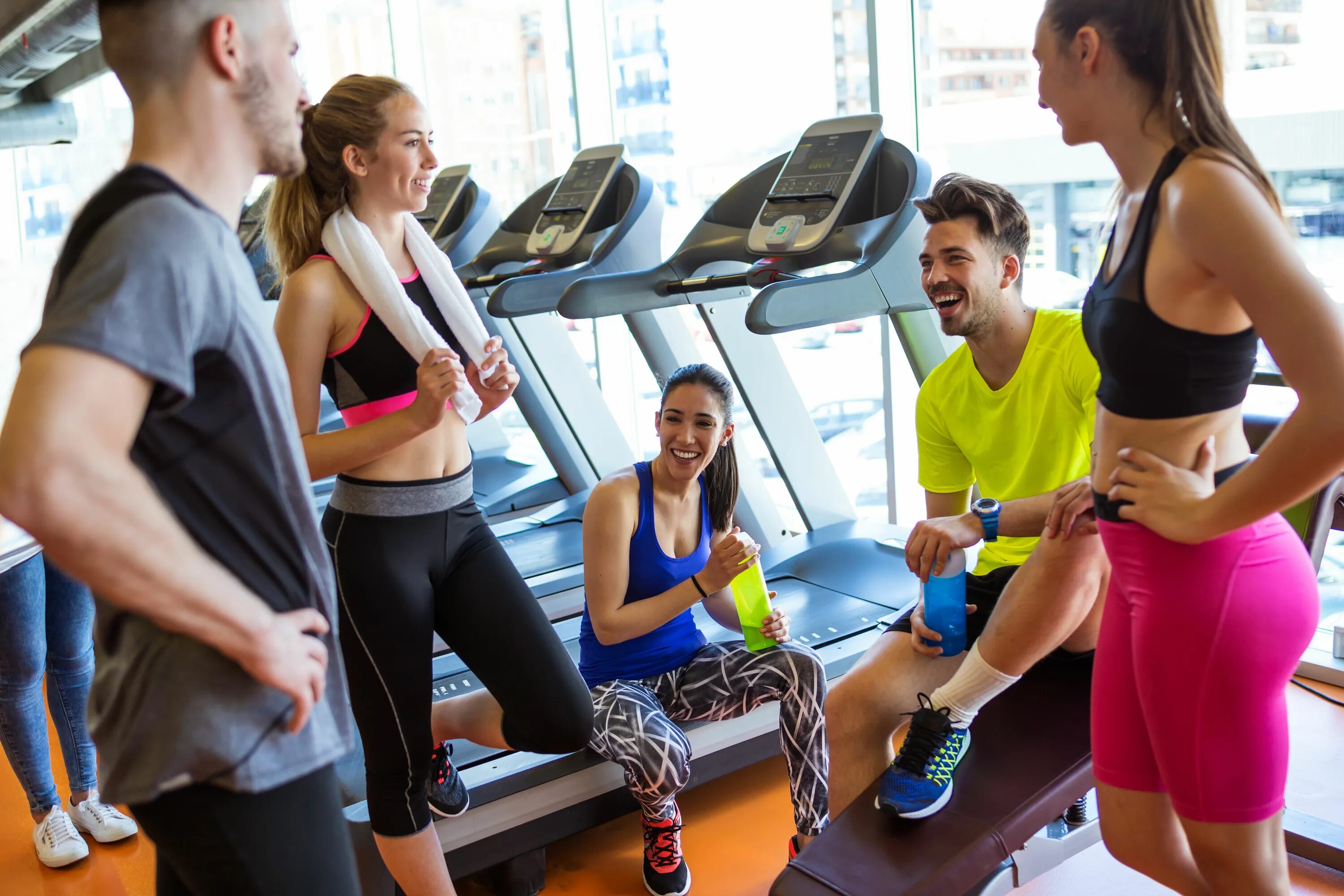 Sports club people. Человек в спортивном зале. Занятия в зале. Спортивные люди в спортзале. Занятия в спортзале.