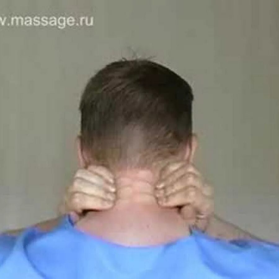 Болеть голова массаж шея. Самомассаж шеи при шейном остеохондрозе. Массаж шеи при остеохондрозе. Самомассаж шеи и затылка.