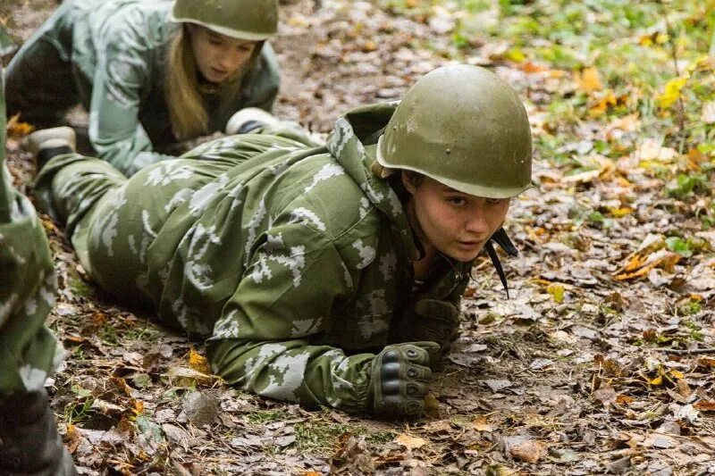 российские войска в лесу. военная тропа. военными тропами. военными тропами. камуфляж ссо рф.