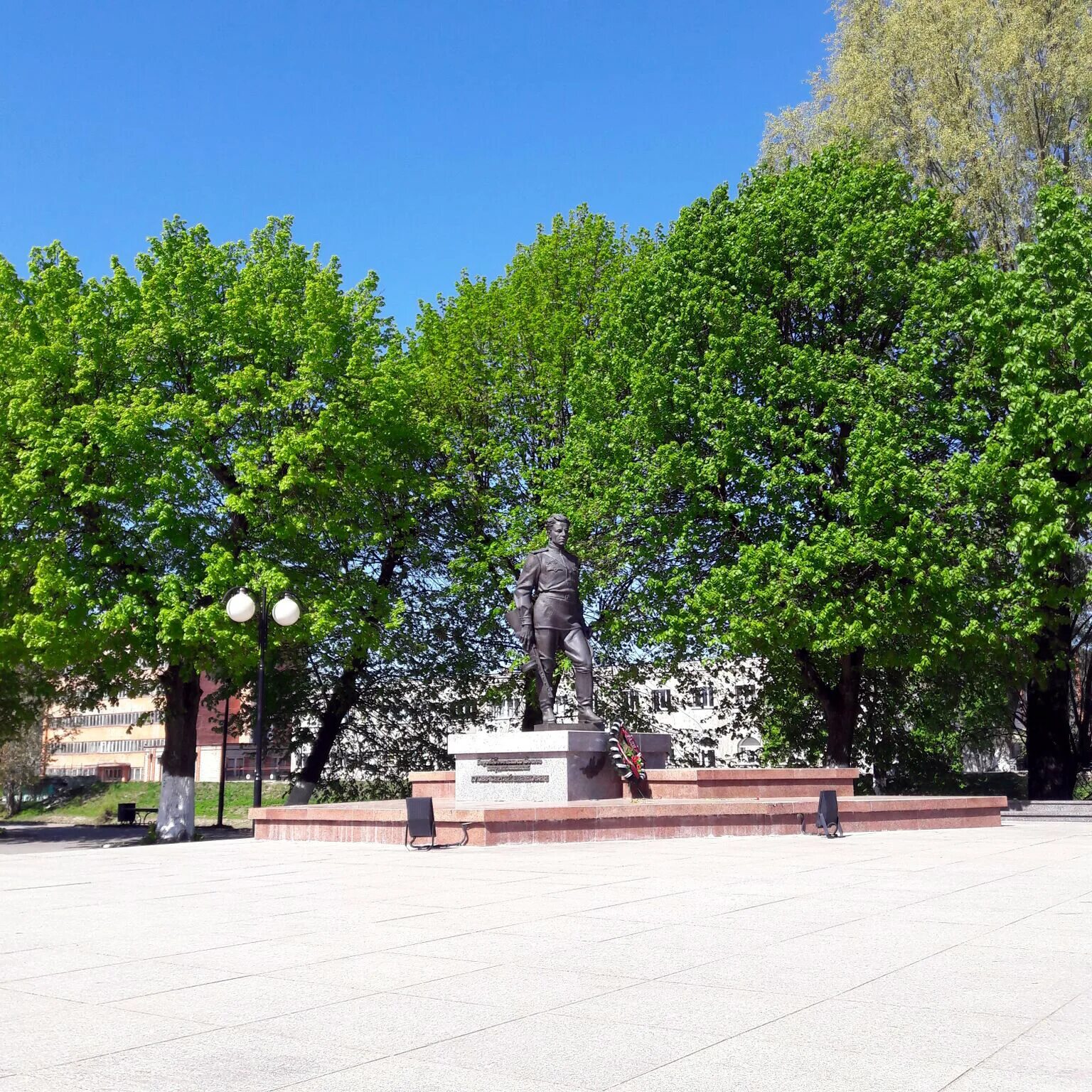 Городской парк Гусев. Город Гусев Калининградской области. Сквер Комсомольский Гусев Калининградская область. Город Гусев достопримечательности. Гусев население