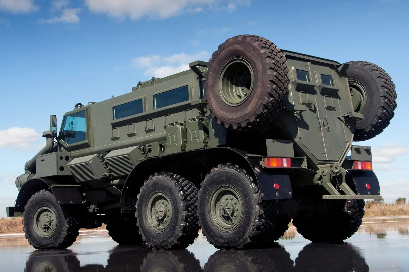 Название военных машин. Урал Casspir MK 6. Casspir MK. 6 Protector Урал-4320. Casspir mk6 броневик. Ural 4320 Bae.