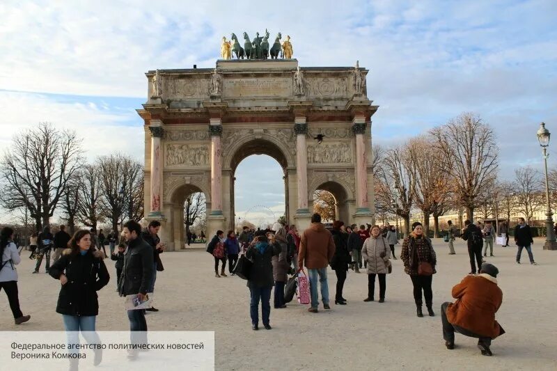 Новости арка. Триумфальная арка Париж повреждена. Съемка коммерческая около Триумфальной арки.