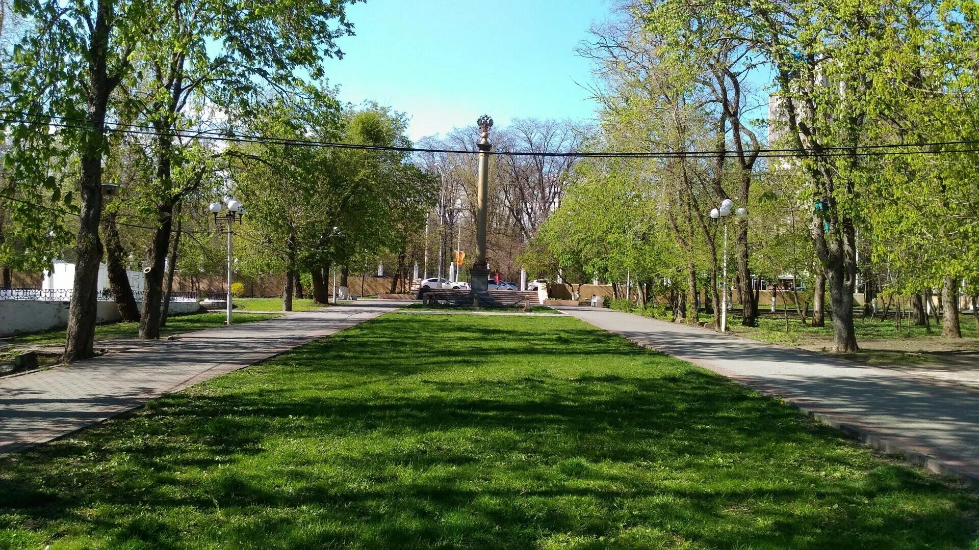 парковый ростов. парк революции ростов 2023. амфитеатр в парке вити черевичкина. театральная площадь ростов на дону парк революции. ростов парк имени октябрьской революции.